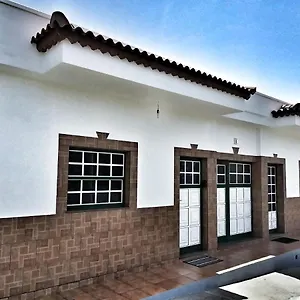 https://villa-la-ponderosa.in-canary-islands.com